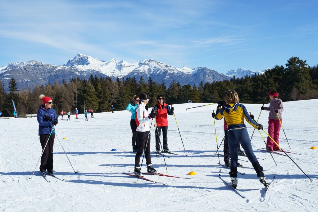 Photo d'une ancienne édition de Gap Bayard au Féminin où l'on voit des femmes qui skient